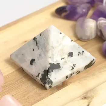 Pyramida měsíční kámen 5 cm - Chrám ženské intuice a světla - B