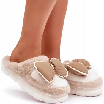 Dámské pantofle DÁMSKÉ ZATEPLENÉ PANTOFLE NA SILNĚJŠÍ PODRÁŽCE S OZDOBNOU MAŠLÍ BÉŽOVÉ 40/41