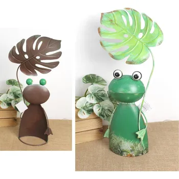 Kovová figurka ŽÁBA S LISTEM MONSTERY výška 55 cm