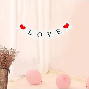 Valentýnská dekorace papírová girlanda LOVE rozměr prvku 15x12 cm
