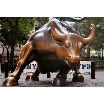 Fototapeta DIMEX | Vliesová fototapeta Býčí socha MS-5-2933 | 375 x 250 cm | zelená, hnědá, šedá + Vliesová fototapeta na stěnu DIMEX Býčí socha MS52933 v rozměru 375 x 250 cm + lepidlo zdarma