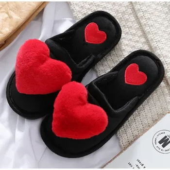 Dámské pantofle Dámské kožešinové pantofle, plyšové se srdíčkem ČERNÉ-ČERVENÉ 40-41