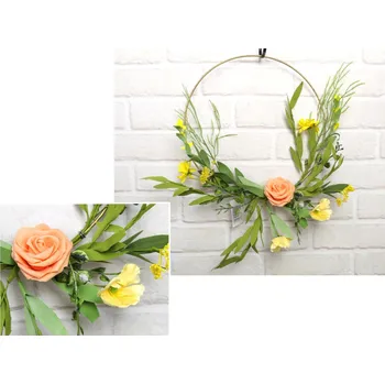 Věnec Věnec na drátěném kruhu PIANKOWA RÓŻA se žlutými květy 30 cm