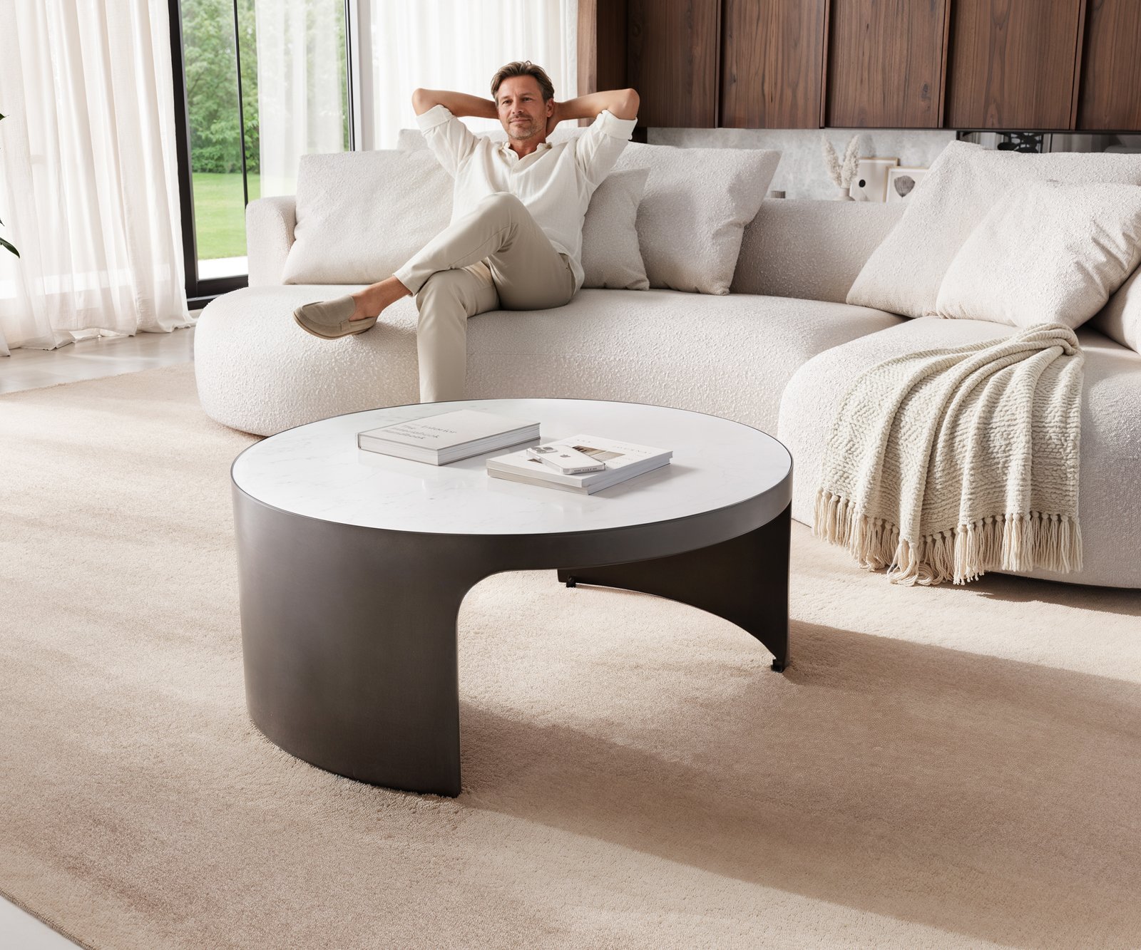 DELIFE Konferenční stolek Alerio 90x90 cm mramor bílá kov černá vintage