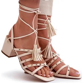 Dámské sandále DÁMSKÉ SANDÁLY NA PODPATKU SE ŠNĚROVÁNÍM A OZDOBNÝMI CVOČKY BÉŽOVÉ VEL. 40