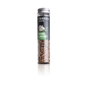 Koření Kořenění červíci česnek a bylinky