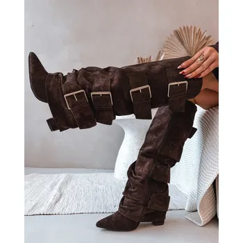 Dámské kozačky Boto Dámské kozačky na podpatku s ohnutým horním lemem a zlatými sponami Eco semiš Isavelle Barva: Béžová, Velikost: 40