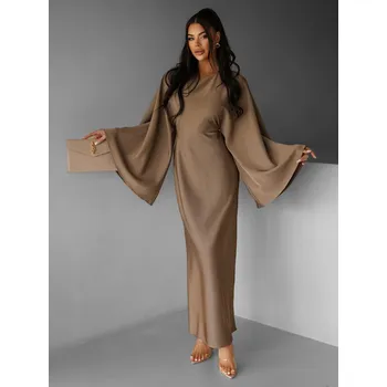 Dámské šaty Hnědé oversize dlouhé saténové šaty AVAN s vázáním Velikost: M