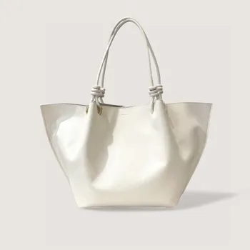 Kabelka COCCINELLE FINN LARGE KOŽENÁ KABELKA PEARL SS26