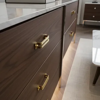 Nábytkové kování Poliplast Plastová úchytka MAURICIUS / Zlatá 64 mm