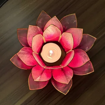 Svícen Lotosový svícen z Capiz lastur růžový se zlatým lemováním, 13,5 cm, na čajovou svíčku