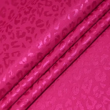 Satén N6524 fuchsiový, žakárový zvířecí vzor, š.145