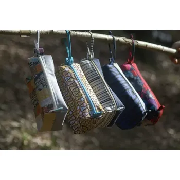 Kosmetická taška CEDR Kosmetická taštička bez uch mix barev (CEDR Kosmetická taštička uzavíratelná na zip)