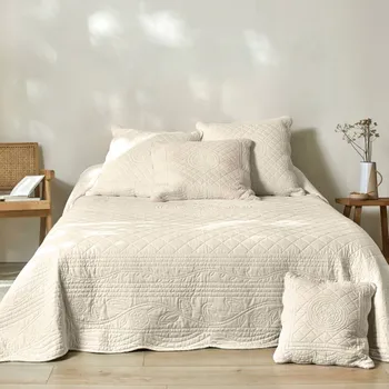 Napínací potah Blancheporte Jednobarevný přehoz na postel Cassandre režná 40x40 cm