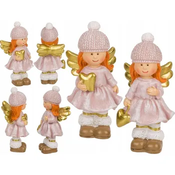 Obraz Figurka andělíčka s čepičkou a zlatým srdíčkem – vánoční dekorace