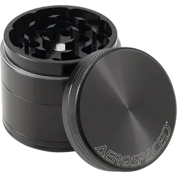 Čtyřdílná drtička Aerospaced by Higher Standards, 50mm, černá (Čtyřdílné drtičky Aerospaced by Higher Standards se vyznačují ostrými zuby ve tvaru diamantu, které drtí materiál na jemnou a rovnoměrnou konzistenci – připrava na bezkonkurenční zážitek ze)