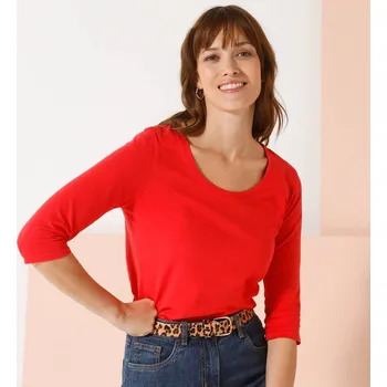 Jednobarevné tričko s 3/4 rukávy a kulatým výstřihem červená 50