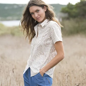 Dámská košile Košile s krátkými rukávy a potiskem lístky bílá/béžová 50