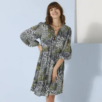 Dámské šaty Rozšířené krátké šaty ze vzdušného kreponu s potiskem modrá/zelená 50