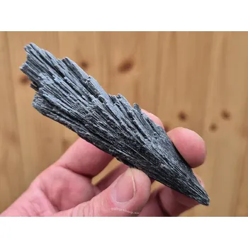 Přírodní kámen Kyanit disten černý 39g