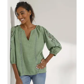 Dámská halenka Jednobarevná halenka s macramé a ažurovou výšivkou khaki 54