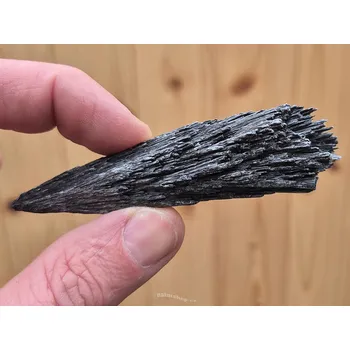 Přírodní kámen Kyanit disten černý 40g Brazílie