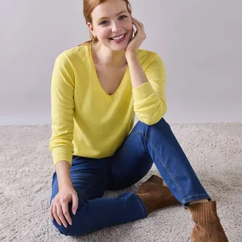 Dámský svetr Pulovr s mírně zakulaceným výstřihem do V žlutá 52