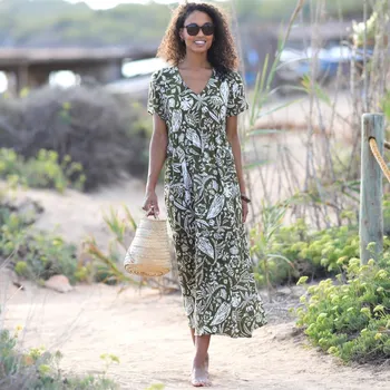 Dámské šaty Kreponové midi šaty s výstřihem do V a potiskem khaki/bílá 54