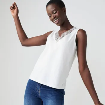 Dámské tričko Top s výstřihem do V a krajkou režná 50