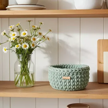 Háčkovaný košík malý divoká máta (háčkovaný košík)