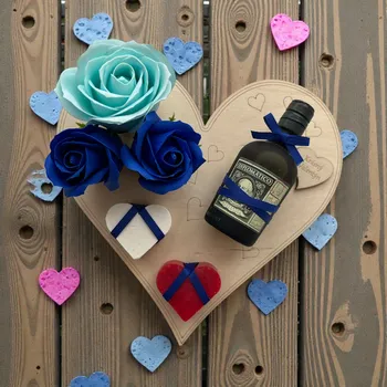 Dárková krabička Dárkové srdce „Krásný Valentýn“ s mýdlovými růžemi, mýdly a rumem Diplomático Reserva Exclusiva 12YO (verze 2)