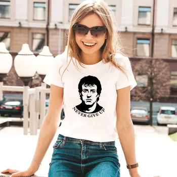 Dámské tričko Dámské tričko Sylvester Stallone – Never Give Up – Od Máry Velikost triček: S, Barva triček: Bílá