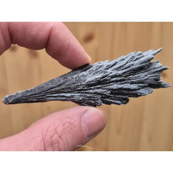 Přírodní kámen Kyanit disten černý 21g Brazílie