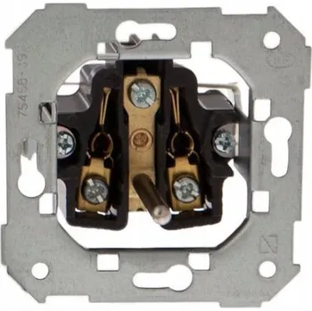 Elektrická zásuvka Jednoduchá zásuvka s uzemněním Kontakt-Simon 82