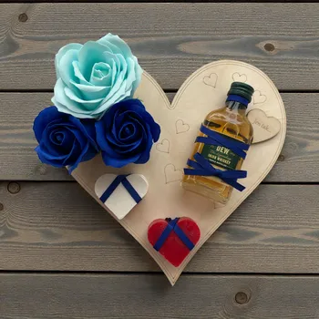 Dárkové srdce „Jen tak..“ s mýdlovými růžemi, mýdly a whiskey Tullamore D.E.W. (verze 2)