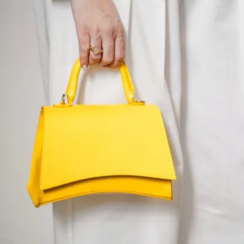 Kabelka MORANTI kabelka přes rameno přírodní kůže žlutá