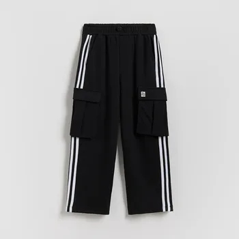 Chlapecké kalhoty Reserved - Kalhoty cargo s postranními pruhy - černý - 414HK-99X - 414HK-99X-116