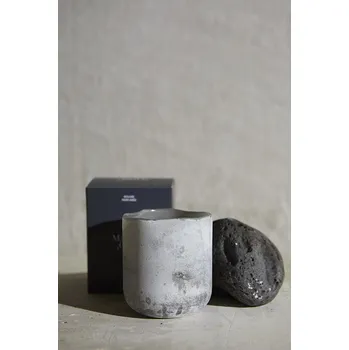 Svíčka MAISON OLER Designová aroma svíčka INDESCRIPTIBLE PRIMITIF ART Velikost balení: MEDIUM SAND 275 GR