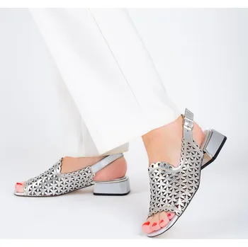 Dámská obuv Dámské stříbrné kožené sandály s perforací Letizia Velikost: 40