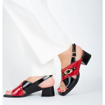 Dámské sandále Dámské červeno-černé lakované sandály na podpatku s ozdobou Letizia Velikost: 39