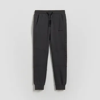 Dětská móda Reserved - Bavlněné kalhoty joggers - tmavě šedá - 464HK-90X - 464HK-90X-146