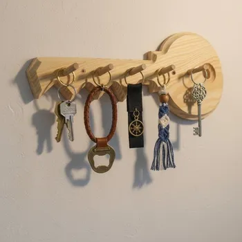 věšák na klíče Věšák na klíče dřevěný - tvar klíče FAB 34 cm přírodní LEVÝ