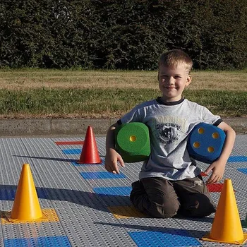 Šachy Plastová hra FLOMA Člověče, nezlob se - délka 500 cm, šířka 500 cm