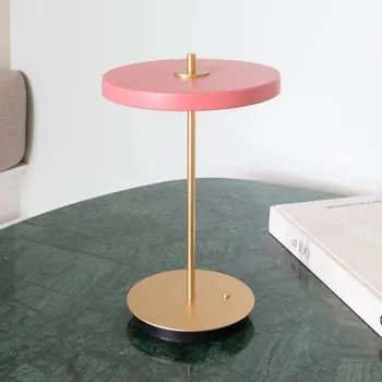 Osvětlení UMAGE LED stolní lampa Asteria Move, růžová/mosaz, 31 cm - Podstavec - Ø 15 cm, výška 1,8 cm; výška stínidla 1,8 cm růžové 1 x 1,8 W LED - Doprava zdarma