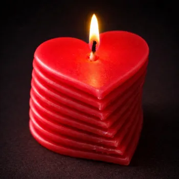 Svíčka Vonná svíčka Srdíčkový sloup | 65 g | Svíčkománie3D | Barva: Červená