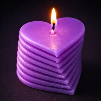 Svíčka Vonná svíčka Srdíčkový sloup | 65 g | Svíčkománie3D | Barva: Fialová