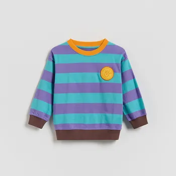 Chlapecká mikina Reserved - Tričko s&nbsp;ozdobnou výšivkou - fialová - 026HS-45X - 026HS-45X-116