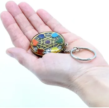 Orgonitová klíčenka – 7 čaker, harmonizující energie, kov, pryskyřice a krystaly