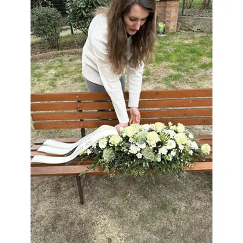 Smuteční dekorace Květinářství Květiny Strašnice věnec 30 cm 25 cm