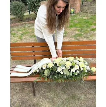 Smuteční dekorace Květinářství Květiny Strašnice věnec 30 cm 25 cm